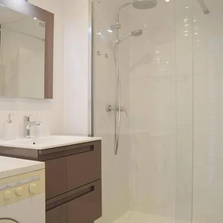 T2 A Avec Balcon, Proche - Fr-1-252-129 Apartamento *