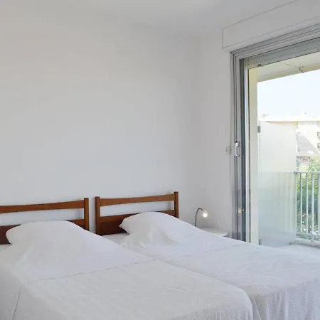 T2 A Avec Balcon, Proche - Fr-1-252-129 أنتيب