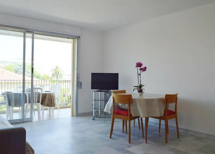 T2 A Avec Balcon, Proche - Fr-1-252-129 Apartment