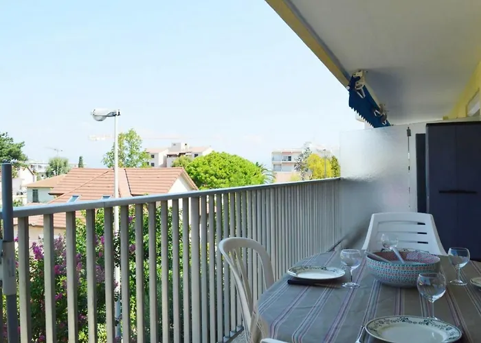 T2 A Avec Balcon, Proche - Fr-1-252-129 *