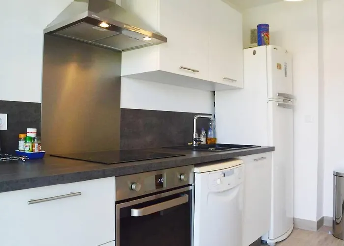 Apartment T2 A Avec Balcon, Proche - Fr-1-252-129 *