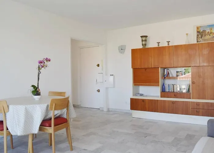 T2 A Avec Balcon, Proche - Fr-1-252-129 *