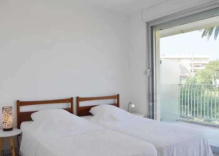 T2 A Avec Balcon, Proche - Fr-1-252-129 Antibes